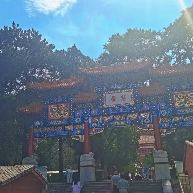 我是上海人，去北京颐和园旅游建议选工作日避开人挤人