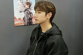 直接笑死在汪苏泷评论区：唱又唱不赢，走又走不了！图片