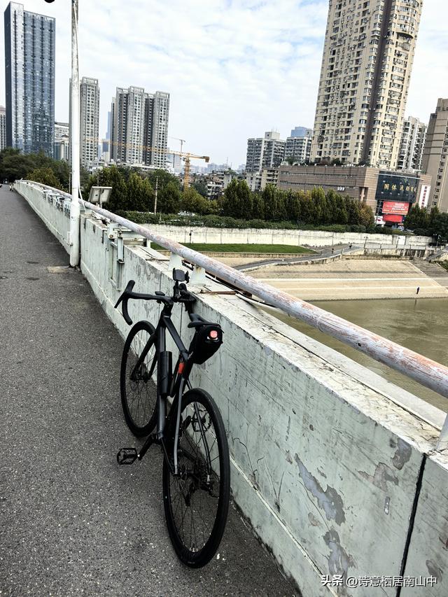 环长江(内环)骑行观光的路线与趣味:一江秋光连天际，满城烟火…