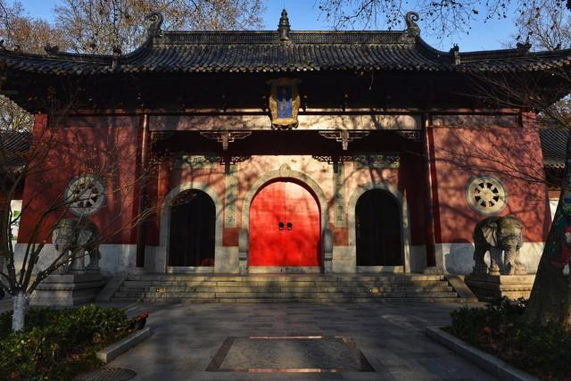 栖霞山强烈预警：赶在降温前快来打卡，红枫最佳观赏期别错过！