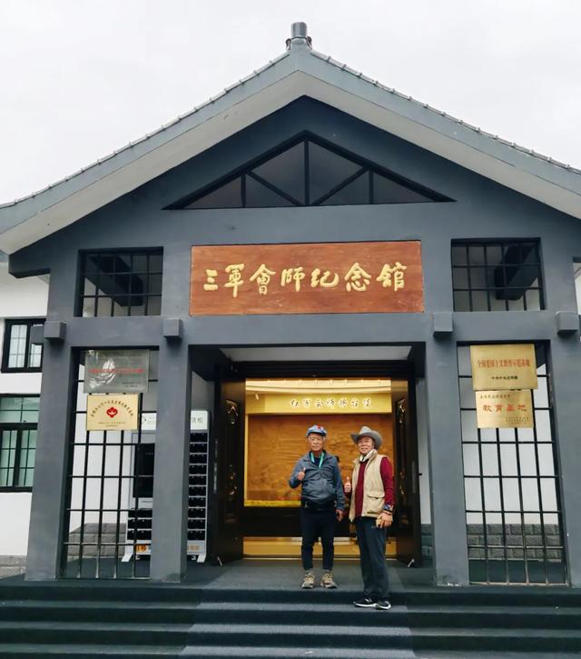 74岁香港大爷重走长征路，半年徒步6000公里，即将抵达吴起镇