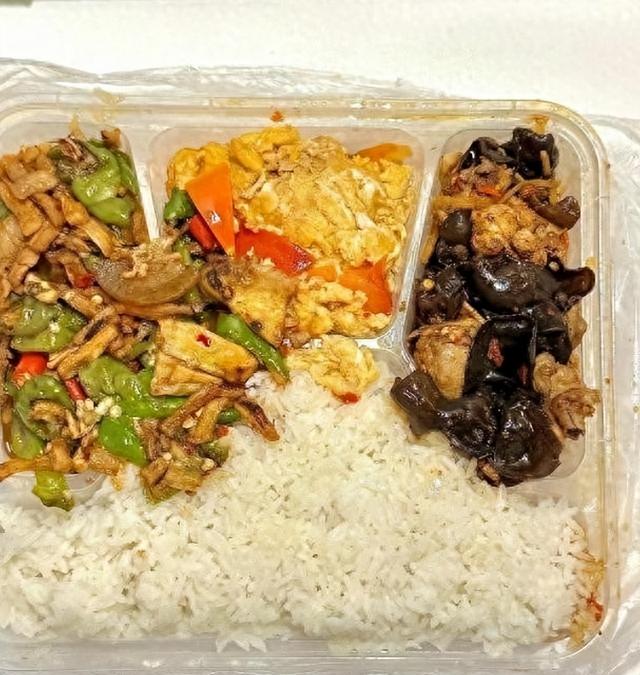 北京下死命令了：在2027年底前，所有中小学必须告别“校外配餐	”