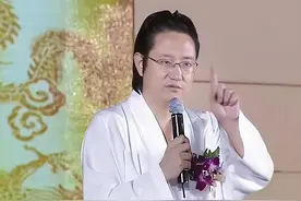 “道长”李一：水下闭气2小时，徒手通电治百病，7天学费36000图片
