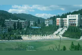 “ 热 辣 滚 烫 ” ——看看盘龙区彩云中学篮球之火到底有多“热辣滚烫”？图片