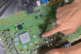 小米SU7主控首拆：两颗Orin X+8295芯片现真身，PCB做工和特斯拉比是什么水平！提醒：主控拆解后将不再保修图片