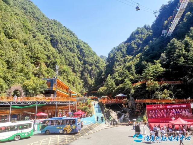 大墩峡：游人如织景如画