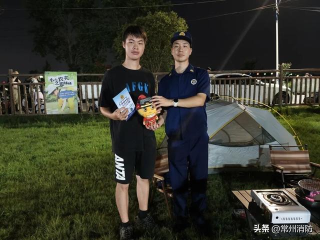新北大队夏夜出摊，露营地秒变消防课堂