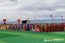 巴里坤哈萨克自治县庆祝成立70周年图片