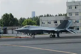 歼-35隐身机突然爆发，海空双型同步列装，全球五代机格局巨变图片