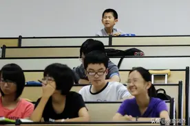 回顾苏刘溢，7岁上初中，8岁读高中，10岁升大学，现在怎么样了图片