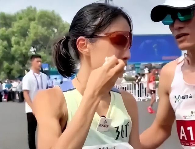 医院处分不在乎？张水华笑着官宣参加元旦全马，这次至少调休一周