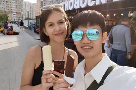 我重庆人，大二学生，为见俄罗斯女友兼职赚钱，竟用美食征服了她图片