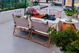 我买下了顶楼带露台的房子，改造成露台花园，简直美爆了！图片