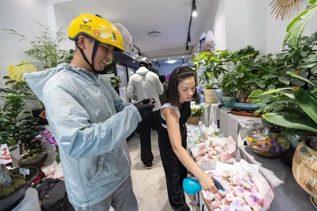 七夕鲜花里，藏着美团闪购的变化