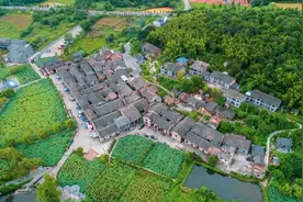 去农村亲戚朋友家走一圈，就会明白：门对门必出事，墙挨墙必遭殃图片