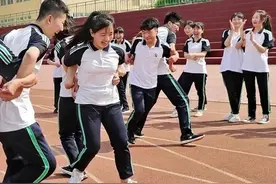 班主任不许2小时晚自习学生上厕所，想去厕所，去医院开证明图片