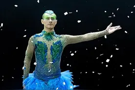 杨丽萍“御用“男舞伴39楼跳楼自杀，2年过去，依旧是她心中的痛图片