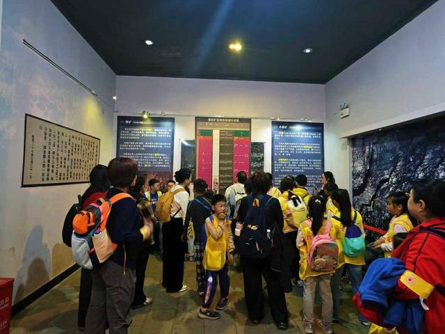 坐上蒸汽小火车，这堂春假“行走的课堂”开进工业遗址