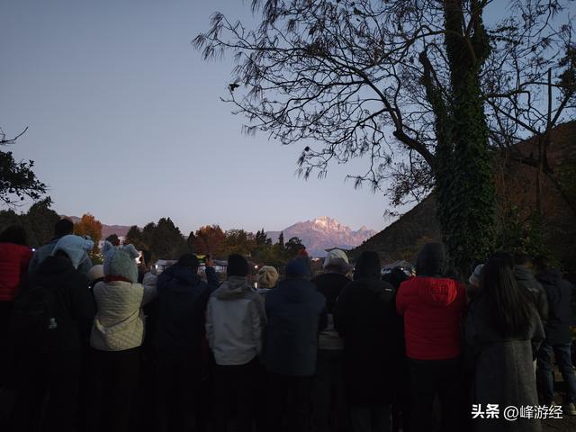 黑龙潭看日照金山，起得有点早，总算得偿所愿