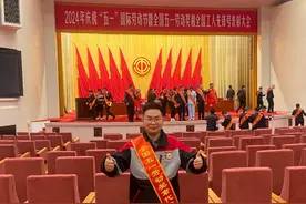 南阳快递小哥荣获全国五一劳动奖章图片