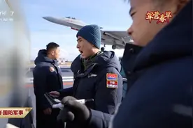 新年大礼！中国舰载机技术突破，歼15B横空出世，福建舰海试加速图片