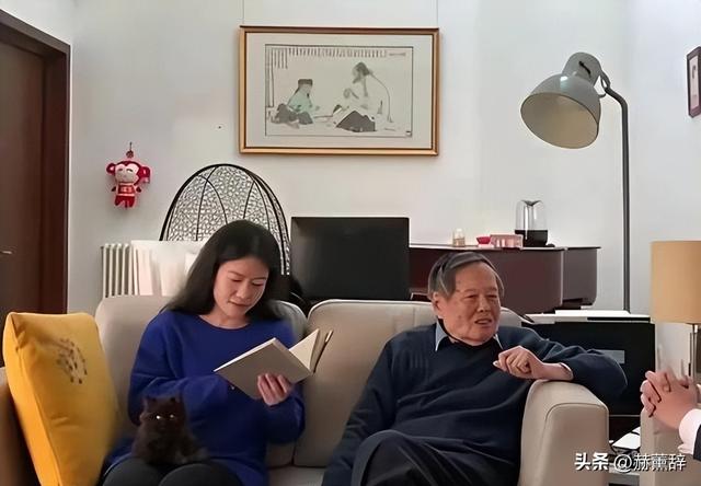 已证实杨振宁长子去世，看49岁翁帆现在做的事 才知道我们误会她了