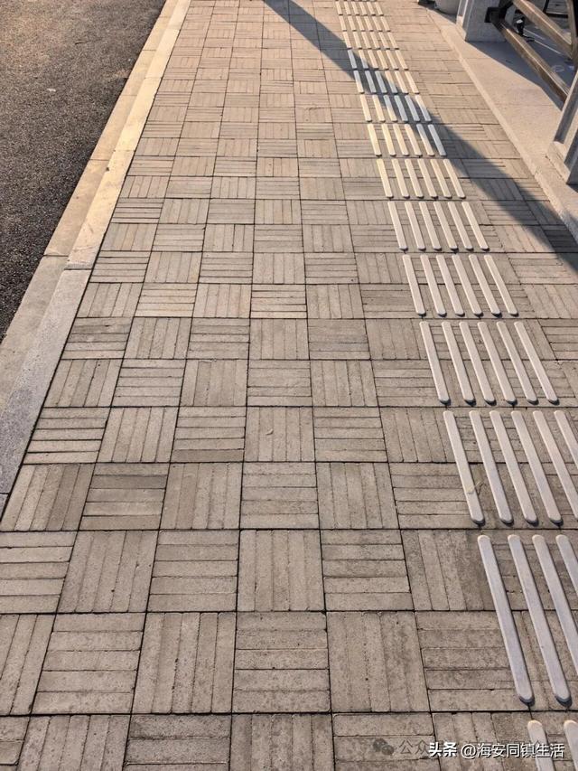 在海安新立发桥上看看老通扬河的水，回味春秋风云！