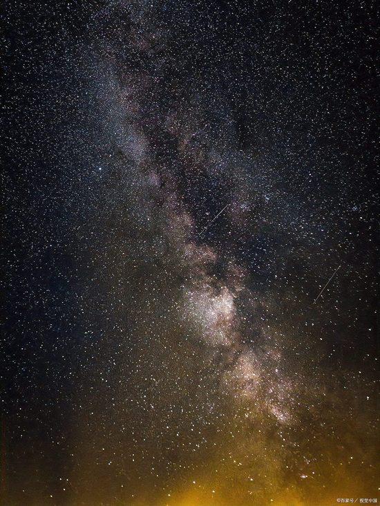 为什么星星会发光？——揭开夜空中闪烁的秘密