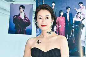 她港大毕业影视歌三栖，嫁香港区议员住豪宅生4女，48岁身材仍fit图片