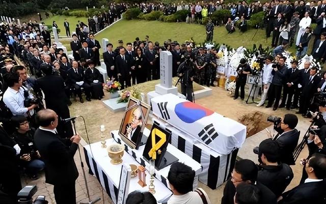 朝鲜“帝师”北京叛逃，上千武警围堵大使馆！背后藏着三国大棋局