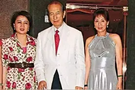 陈婉珍和梁安琪同框，何鸿燊身体更偏向四太，三太一脸紧张图片