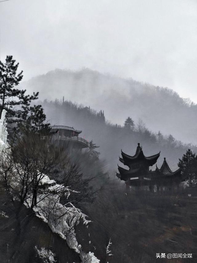 冬日江山美如画 秦岭冰瀑醉游人