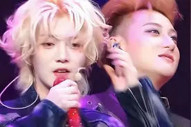 七夕后关晓彤鹿晗分手疑云又起！鹿晗舞台事故真相：与她无关图片