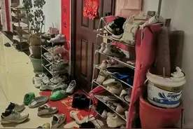 邻居爱把垃圾扔我家门口，老公做了一件事，两口子再也不扔了！图片