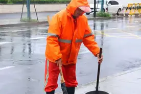 杭州这个环卫大叔刷屏了！捡到2460000元，接下来的举动太赞了！图片