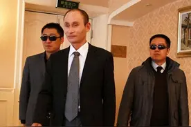 2011年，安徽48岁光棍酷似普京，被俄罗斯富婆追求，如今怎样了图片