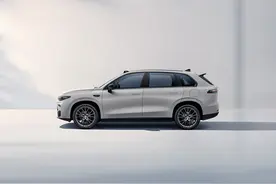 荣放、探岳请让让！13万买中型SUV，231马力7.6秒破百，5.1L油耗图片
