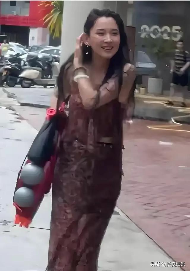 森林北泼水节生图，没了滤镜后，就是普通人，没有说的那么漂亮