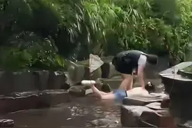 四川黄龙溪女生被闺蜜掐后脖按水里后续，当事人发声，果然有隐情图片