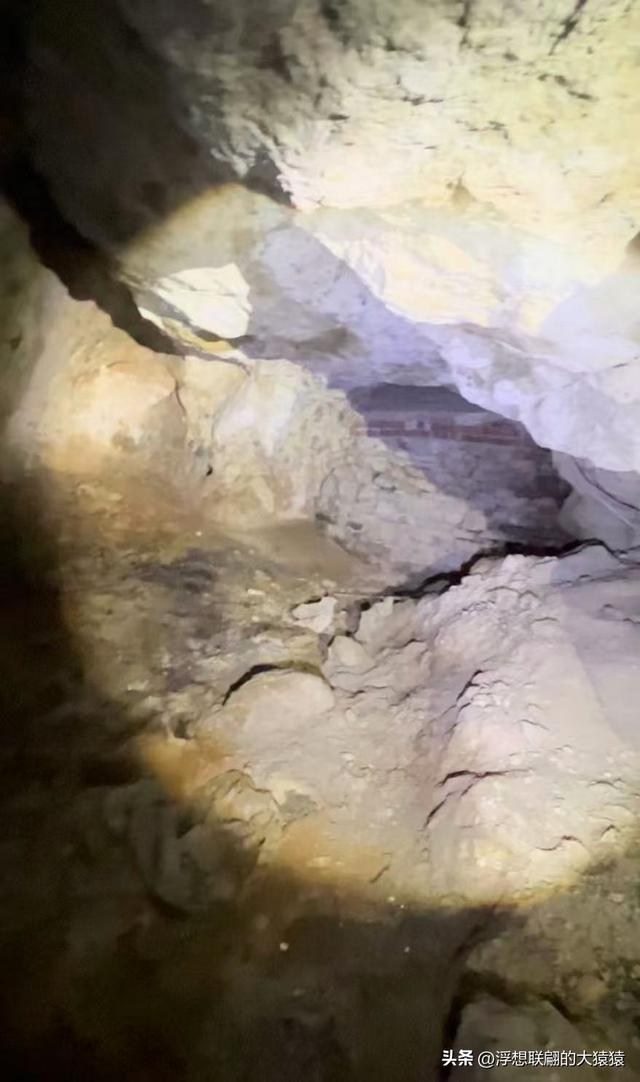 淄川有座小山西边的“山西村”，村里有座借助洞窟修建的“洞庙”