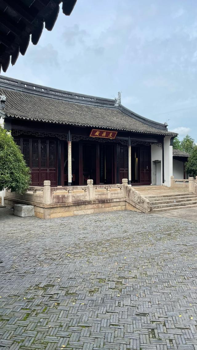 苏州漫步七里山塘，穿阊门而行，回望历史变迁