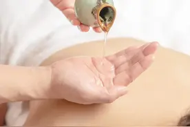 想听大家的意见，在做SPA的时候到底要不要脱衣服呢？图片