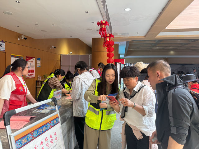 双节将至 泰山景区旅游服务中心“服务+引导”擦亮旅游名片