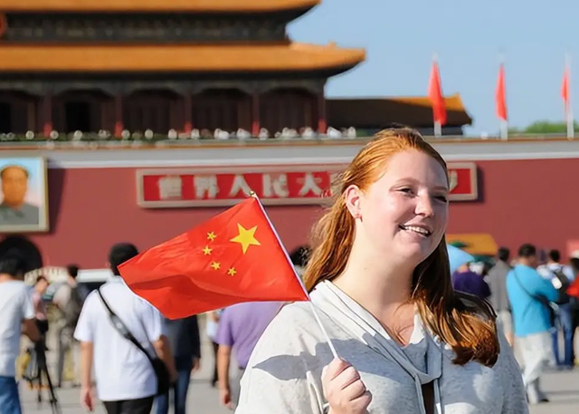 纽约姑娘来中国旅游，回国后痛哭5天，坦言中美差距一目了然