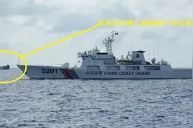 碰瓷手段再多都没用，中国海警发起狠来，菲方人员只能举白旗求饶图片