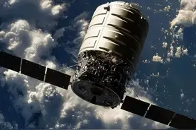 美国又出事了！去救援宇航员的飞船，引擎出了问题，坏在半路了图片