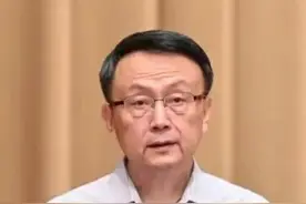 北大名人倍出，这次他又火了。图片