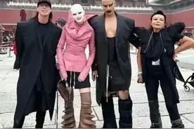 有意思，国外设计师打扮怪异游故宫被劝离反倒打一耙！图片