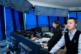 每小时下达近百条指令 探秘太原机场“大脑中枢”塔台图片