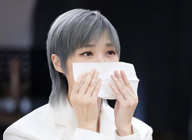 身价上亿有什么用？39岁患“不死癌症”的李宇春，给所有人提个醒